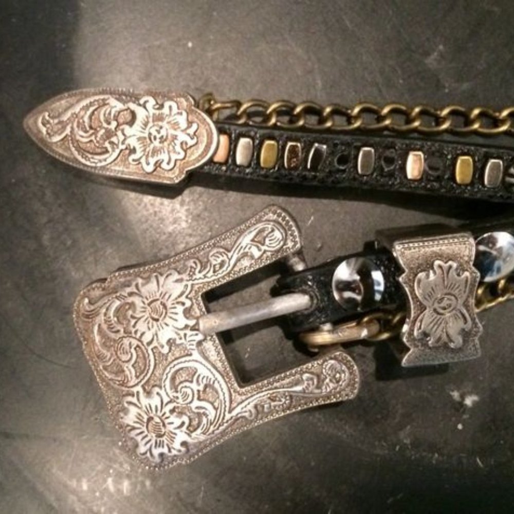 GENUINE LEATHER/ETCHED BUCKLE BELT